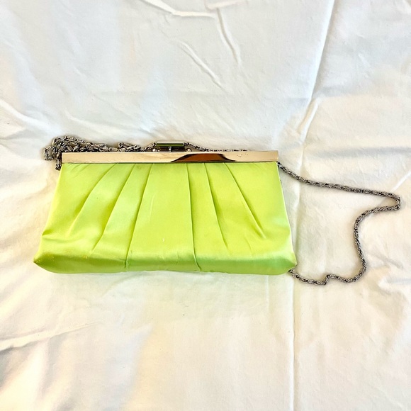 🌺Cache lime green Clutch/Purse - Picture 3 of 10